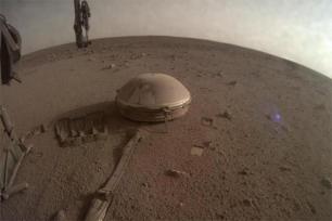  seismometer on the red planet's surface